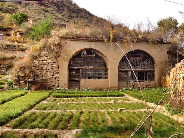 真实的陕北窑洞生活，富裕人家与穷苦人家差距大！