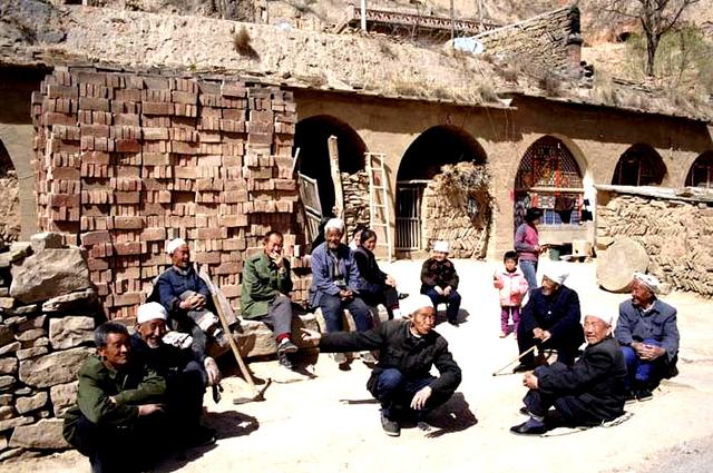 真实的陕北窑洞生活，富裕人家与穷苦人家差距大！