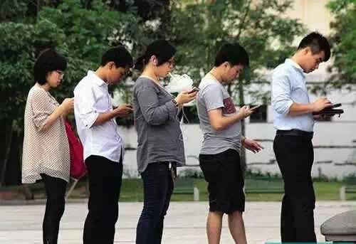 有手机的广东人注意！看完保证你唔会再玩手机！